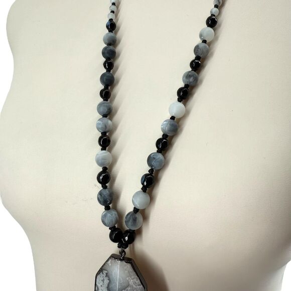 J Jill Beaded Necklace Agate Stone Pendant Gray White Black Cord Adjustable NWT - Picture 11 of 15